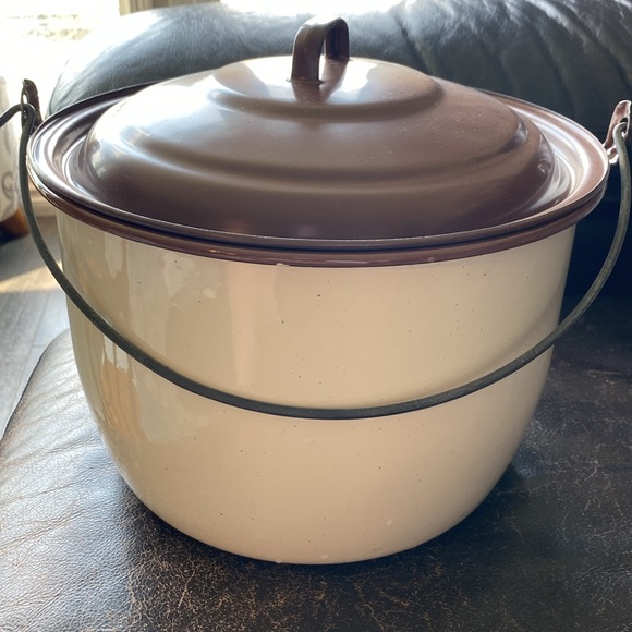 Large Enamelled Milk pot, Strawberry print - Picture 4 of 12